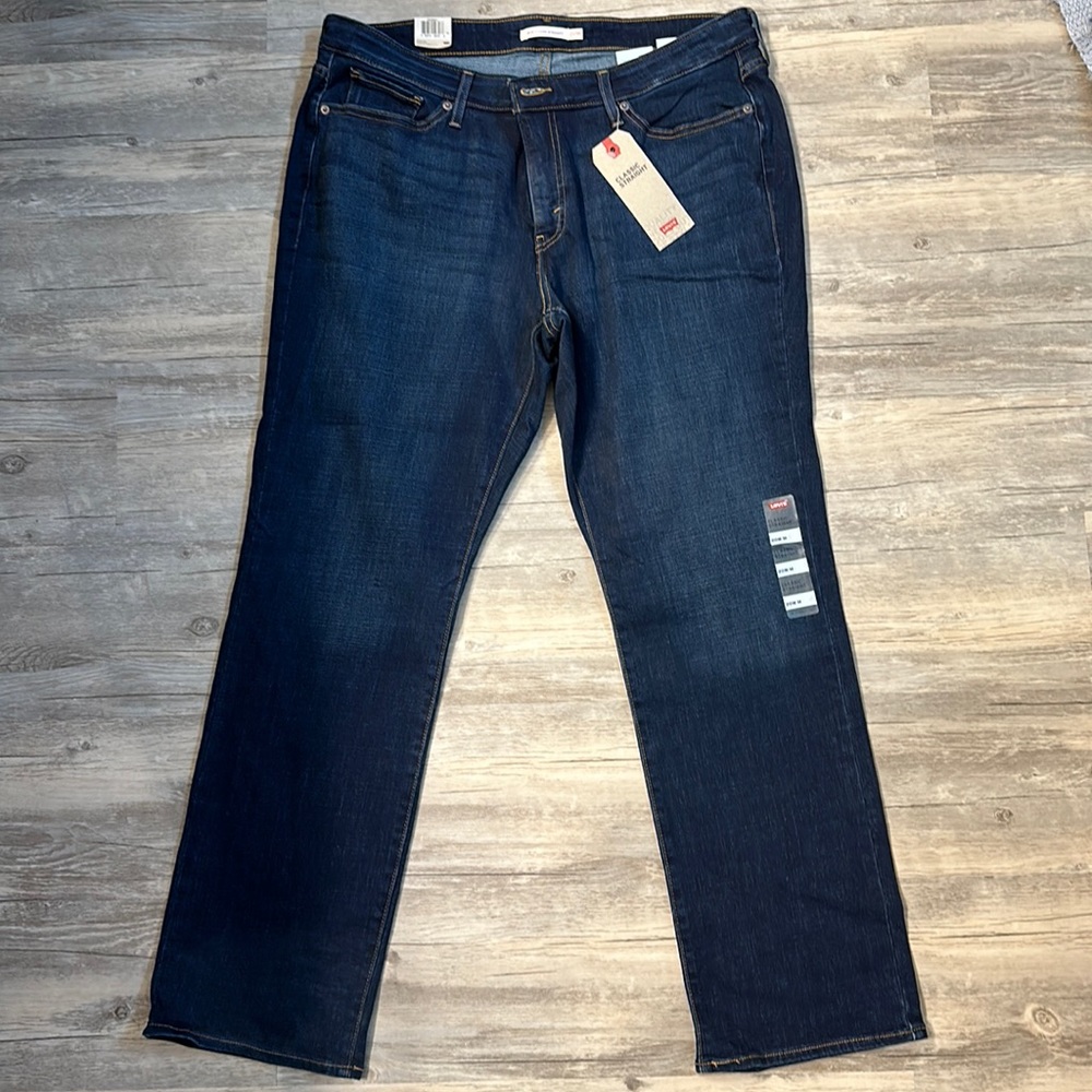 Levi’s Straight Leg never worn with tags